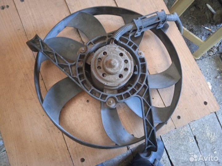 Вентилятор охлаждения радиатора Volkswagen Golf