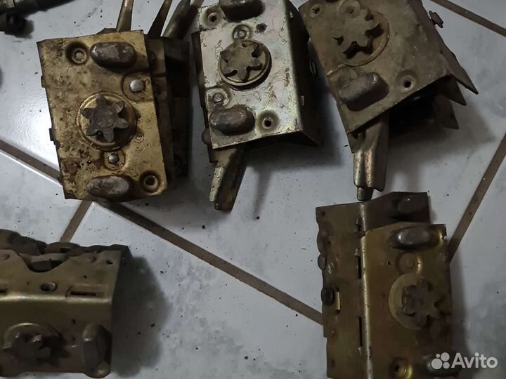 Замки задних дверей газ 21