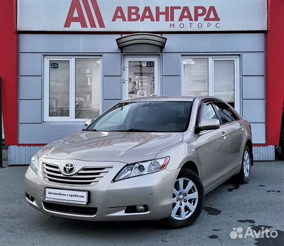 Тойота челябинск. Автосалон Авангард в Красноярске Toyota Camry 2006 год.