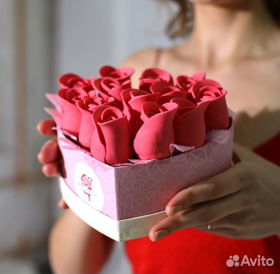 Сладкие розы девушке в подарок