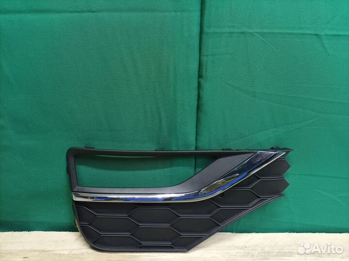 Окантовка птф правая Volkswagen Amarok 2 на 2010