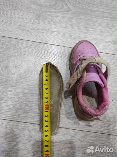 Продам детские кроссовки