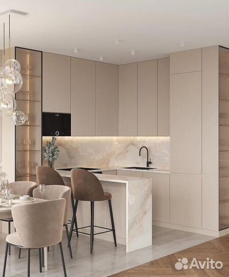 Кухня встроенная светлая