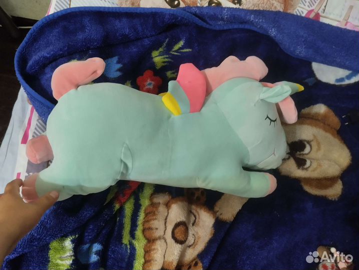 Игрушка единорог с пледом