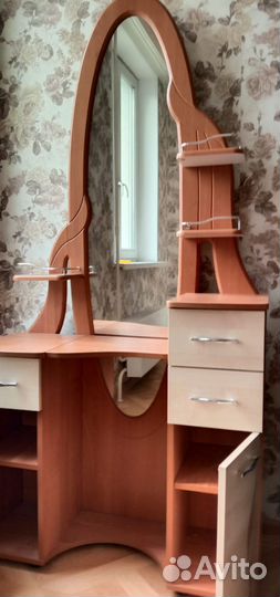 Туалетный столик