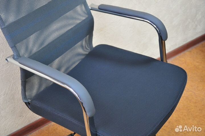 Офисное кресло 