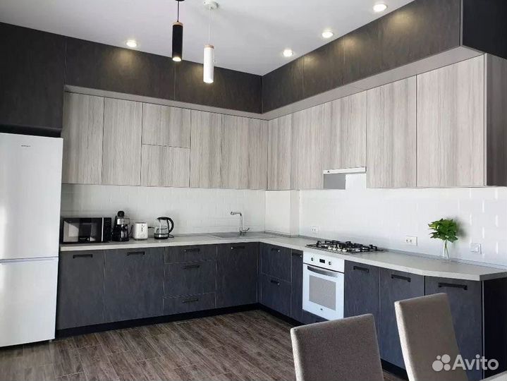 Кухонный гарнитур в стиле хай тек