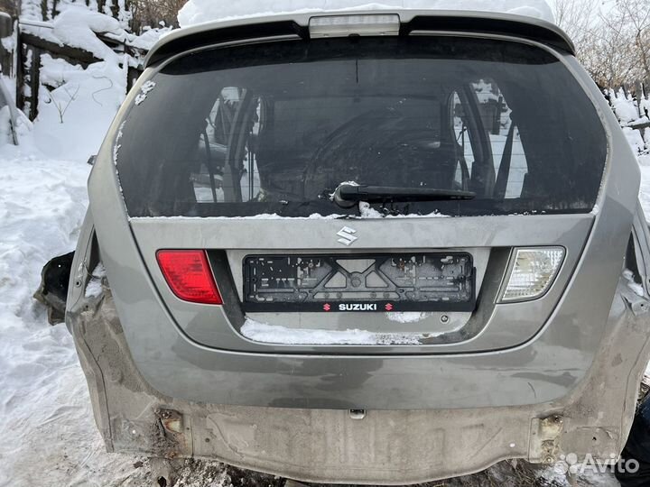 Крышка багажника Suzuki Liana 2004 в сборе