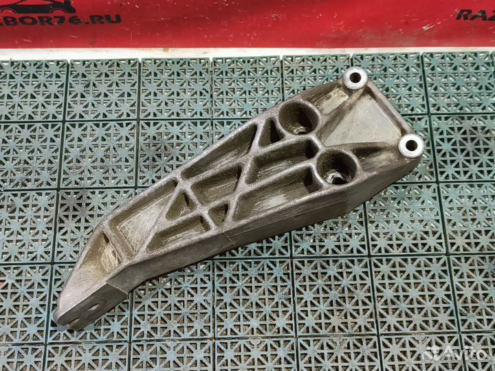 Кронштейн опоры двс правый Opel Vectra B X16XEL