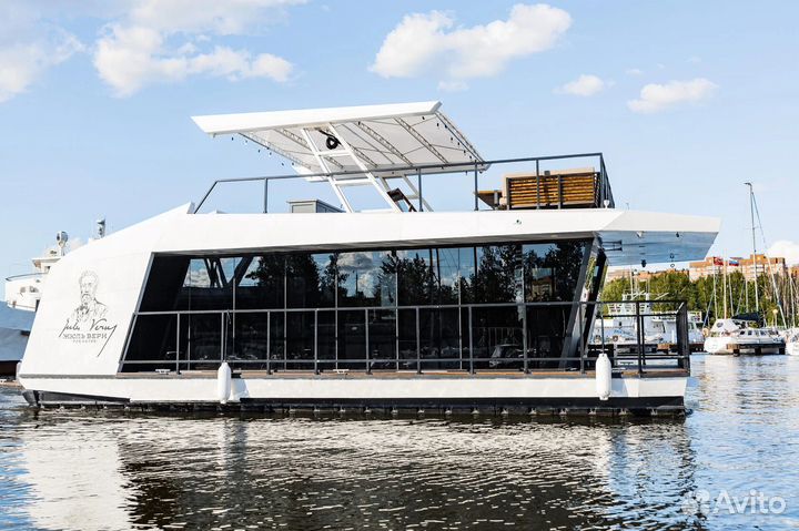 Хаусбот в аренду для прогулок по воде в Москве