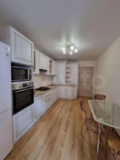 2-к. квартира, 66 м², 8/10 эт.