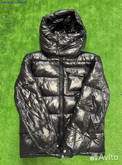 Пуховик Moncler для стильных зимних прогулок