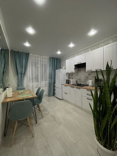 2-к. квартира, 48 м², 1/9 эт.
