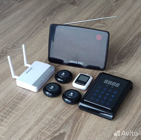 Кнопка вызова официанта, часы, табло, пуль, репите