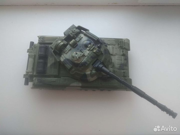 Танк военный