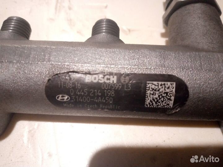 Рейка топливная с датчиком Hyundai Grand Starex H1