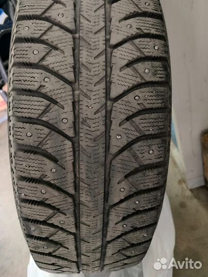 Bridgestone Ice Cruiser 7000 215/70 R16 100T