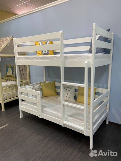 Двухъярусная кровать