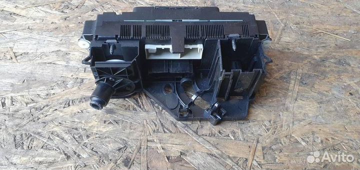 Блок управления отопителем Volkswagen Golf V 2003