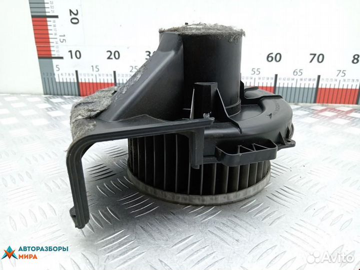 Моторчик печки Skoda Rapid 2015 6R2819015