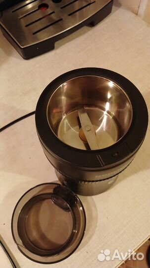 Кофеварка рожковая Redmond RCM-1511 черный