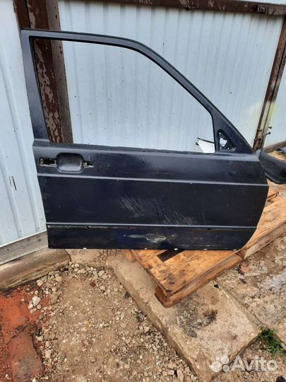 Дверь передняя правая w201