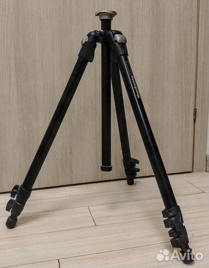 Фотоштатив Manfrotto 055DB