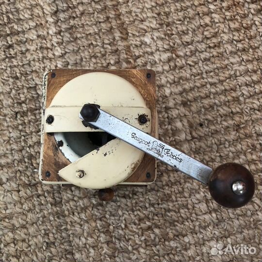 Старинная мельница кофе Peugeot Frères Лев