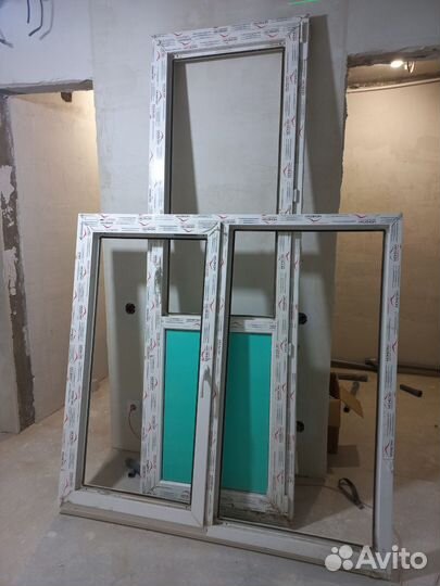 Пластиковые окна и дверь новые