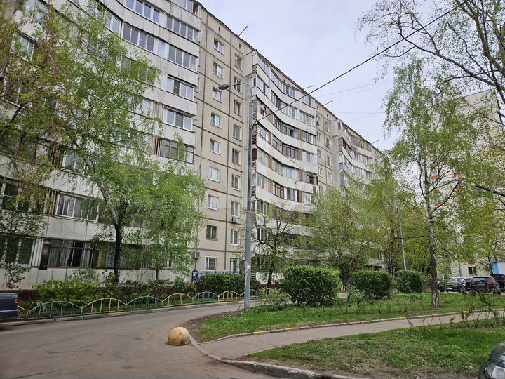 Комната 13,2 м² в 3-к., 1/9 эт.