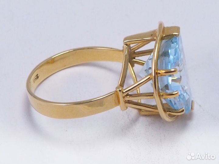 Кольцо золотое с топазом. Золото 585 пр. 6,74 гр