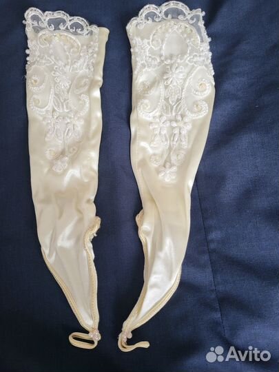 Перчатки на бал для девочки. Молочный