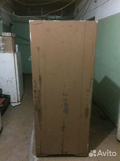 Ящик металлический для одежды