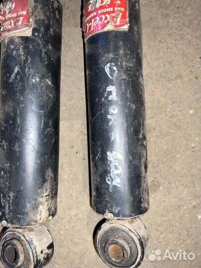 Амортизаторы задние Opel Monterey A Isuzu Trooper