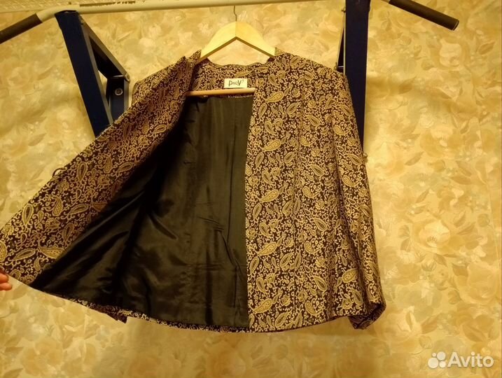 Костюм женский нарядный 44 46