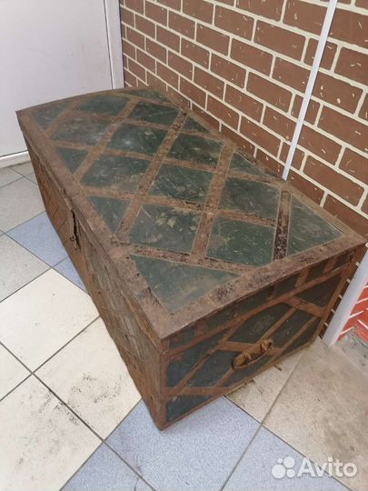 Сундук 19в клеймо мастера