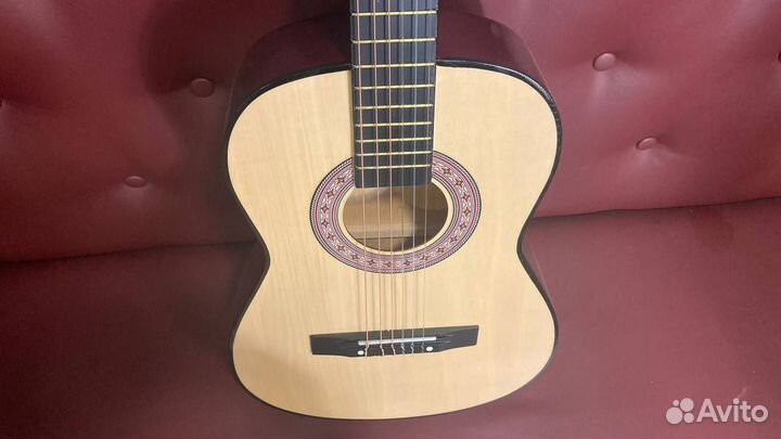 Классическая гитара 3/4 новая с коробкой