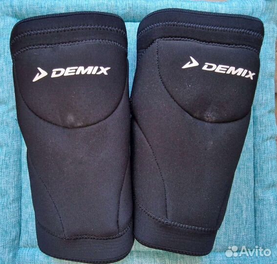 Наколенники для волейбола Demix