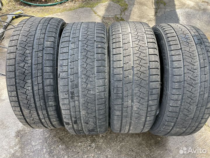 Triangle Snowlink TWT02 235/50 R19 103H