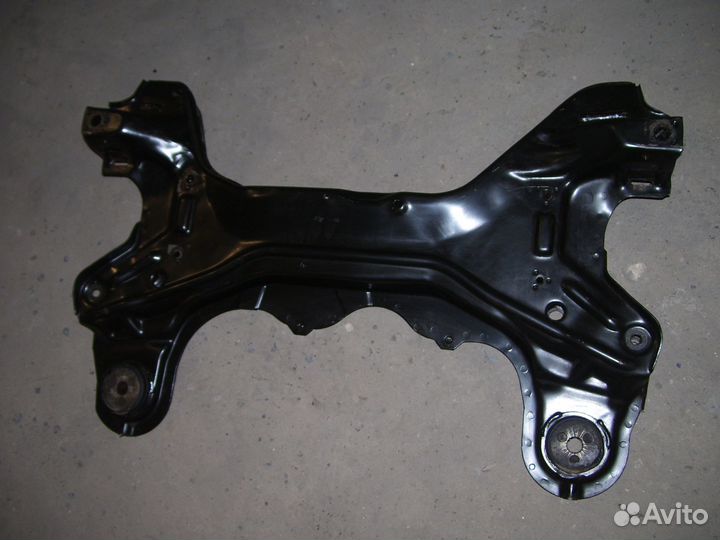 Шкода октавия балка подмоторная