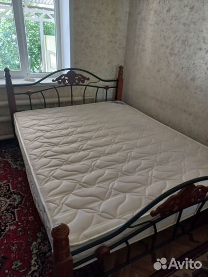 Кровать с матрасом