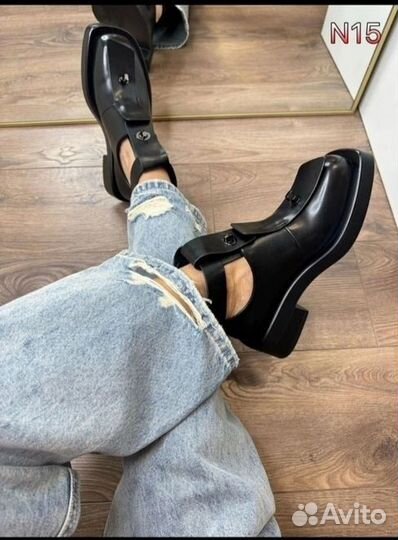 Новые кожаные ботинки