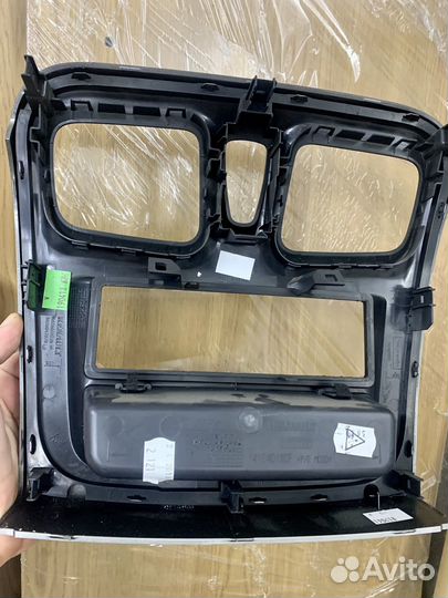 Рамка для магнитолы renault logan 2