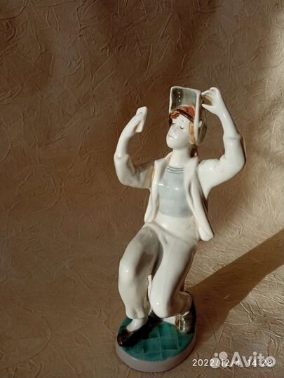 Статуэтка сварщица с зеркалом