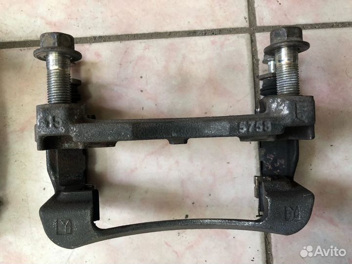 Суппорт передний левый Nissan Qashqai J11 рест