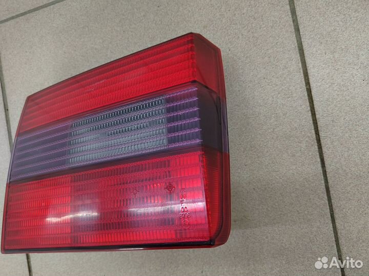 Фонарь крышки багажника левый Volkswagen Passat B4