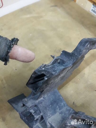 Ку5 крепление фары левой Q5 2008-13