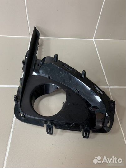 Рамка противотуманной фары Toyota Fortuner