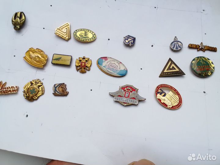 Значки фрачники