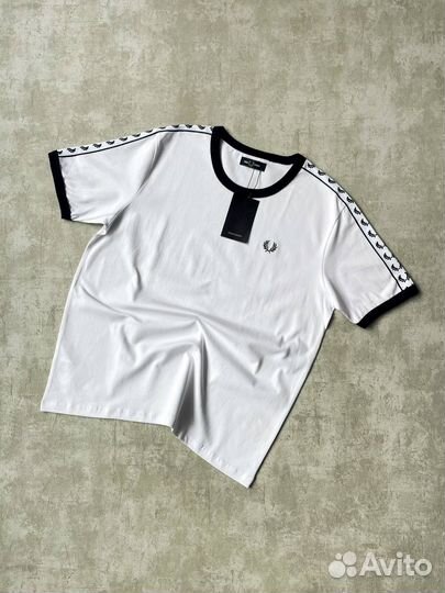 Футболка Fred perry с лампасами